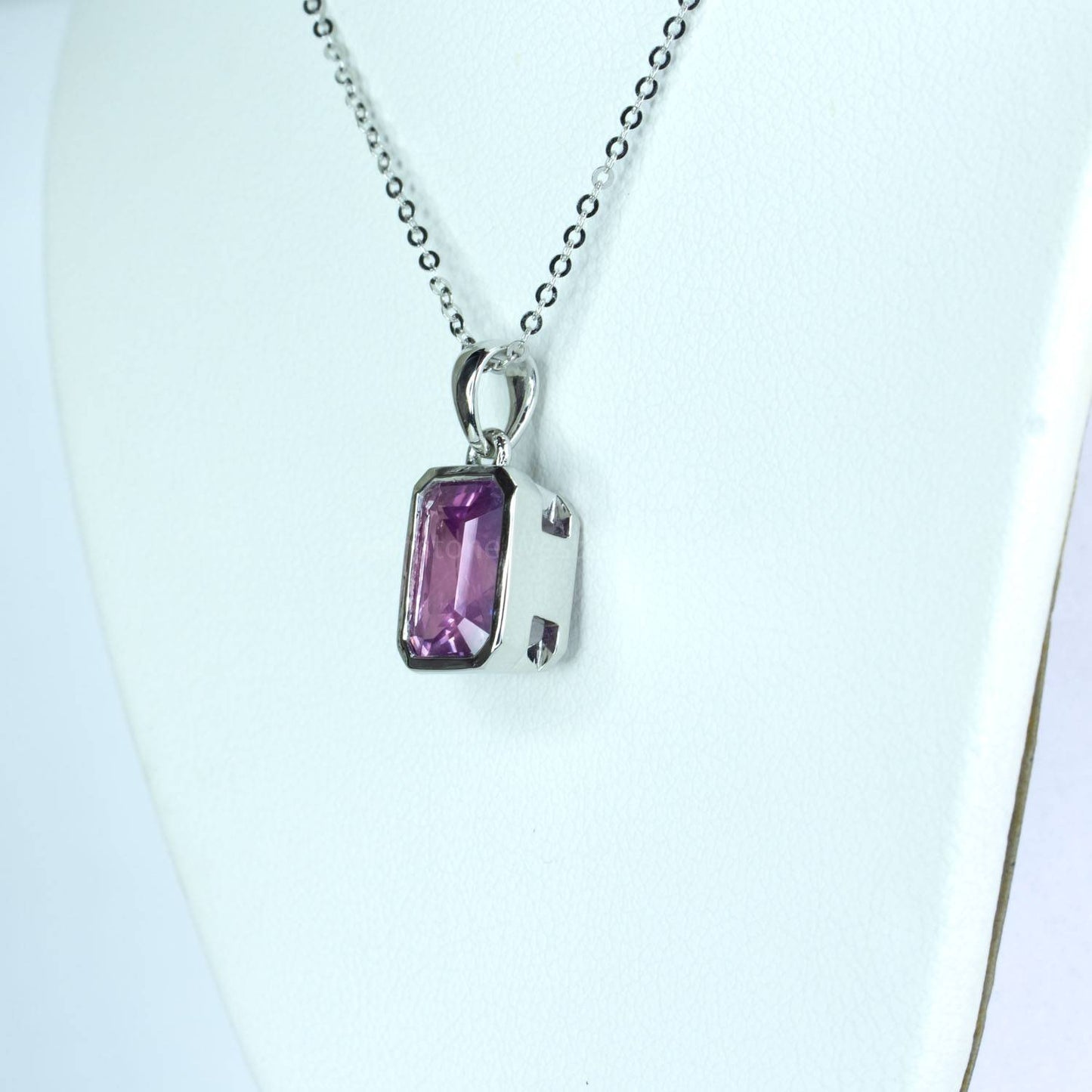 3.10ct unheated Violet Sapphire Pendant in 950 Platinum