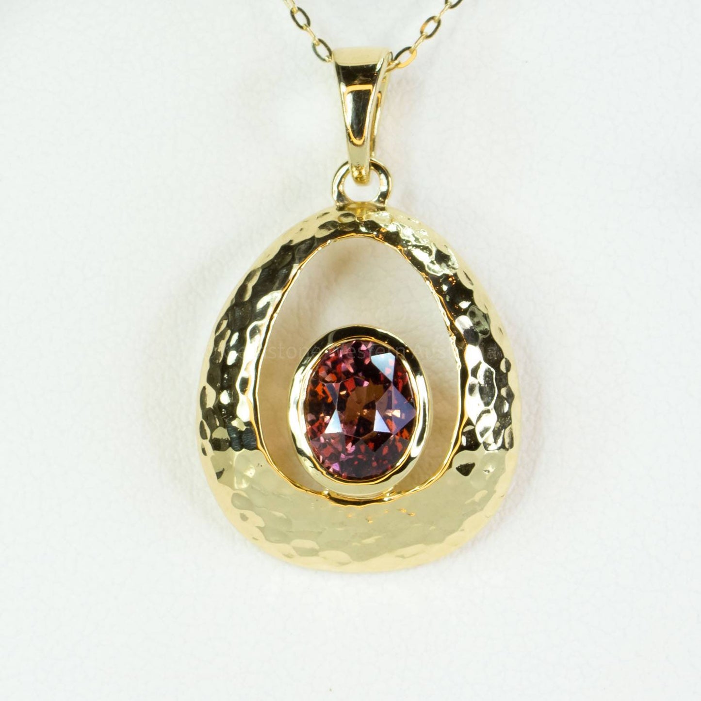 2.3ct Colour Change Sapphire Pendant in 18K Gold