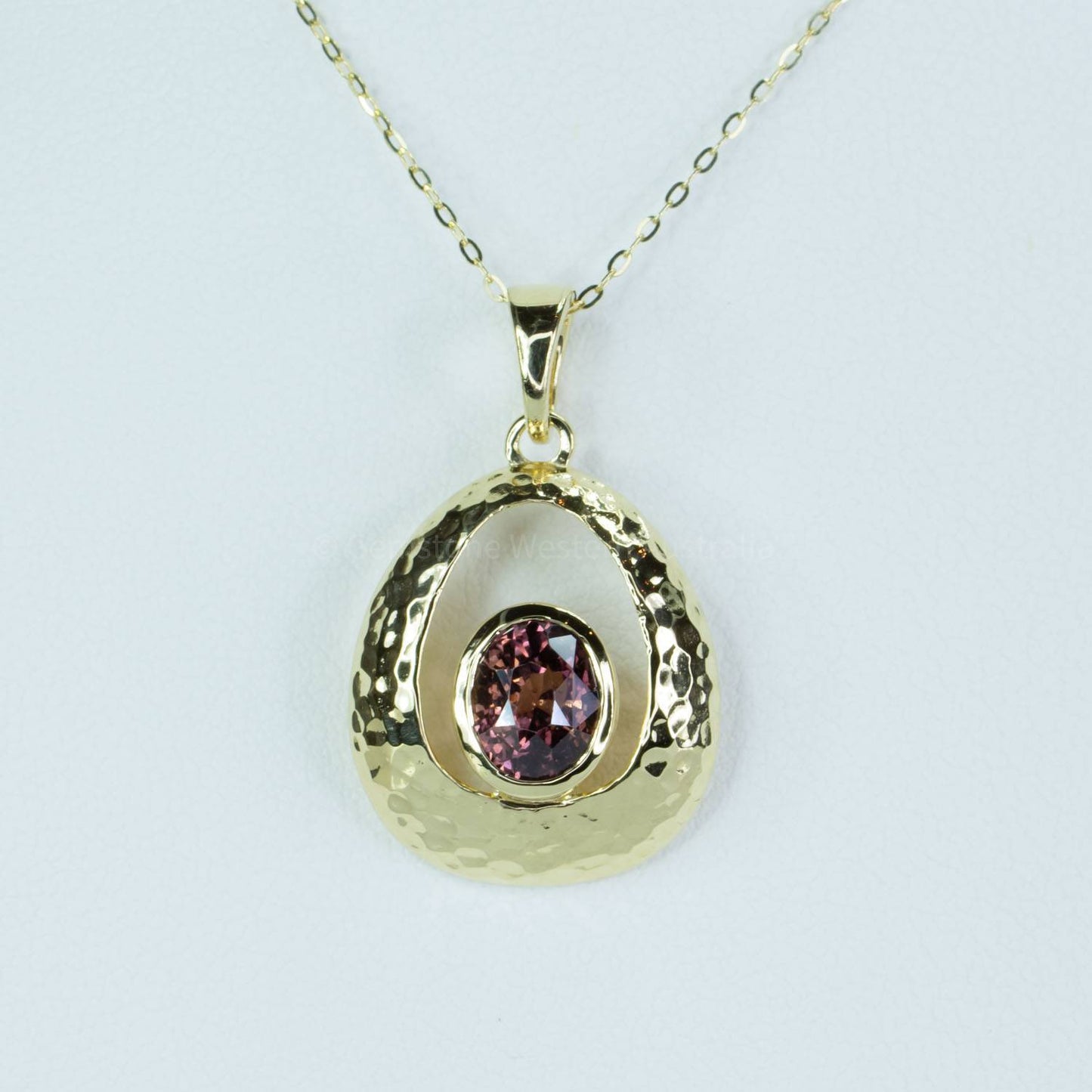2.3ct Colour Change Sapphire Pendant in 18K Gold
