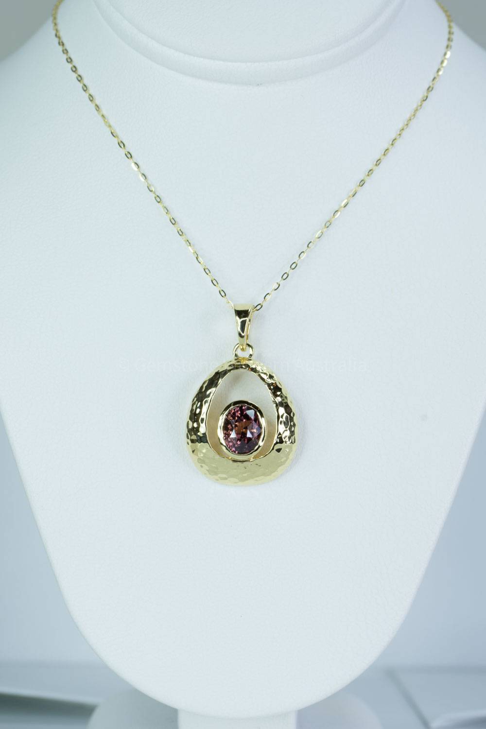 2.3ct Colour Change Sapphire Pendant in 18K Gold