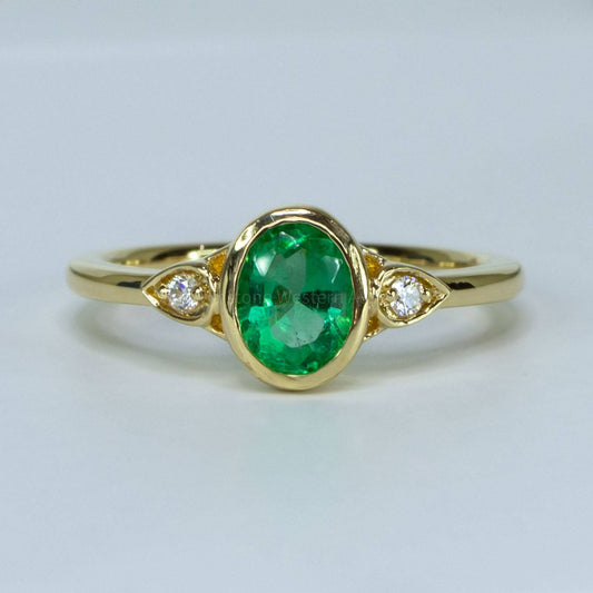 18K Gold Oval Cut Emerald Ring Colombian Emerald and Diamonds Ring
