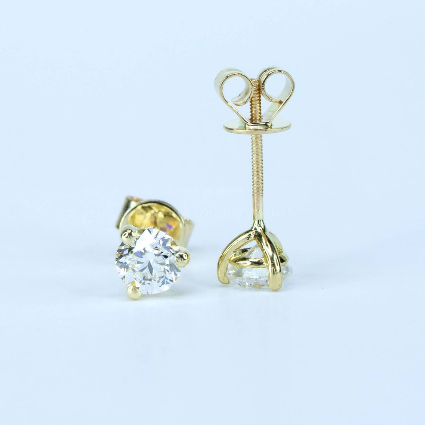 1.0 carats Round Diamond Stud Earrings in 18K Yellow Gold