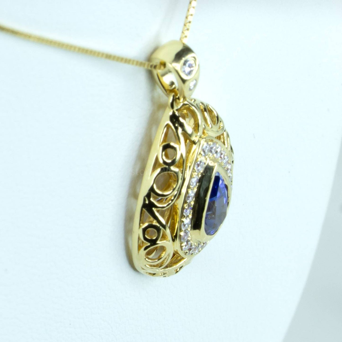 1.25ct Natural Blue Sapphire Pendant with Diamond Halo Design