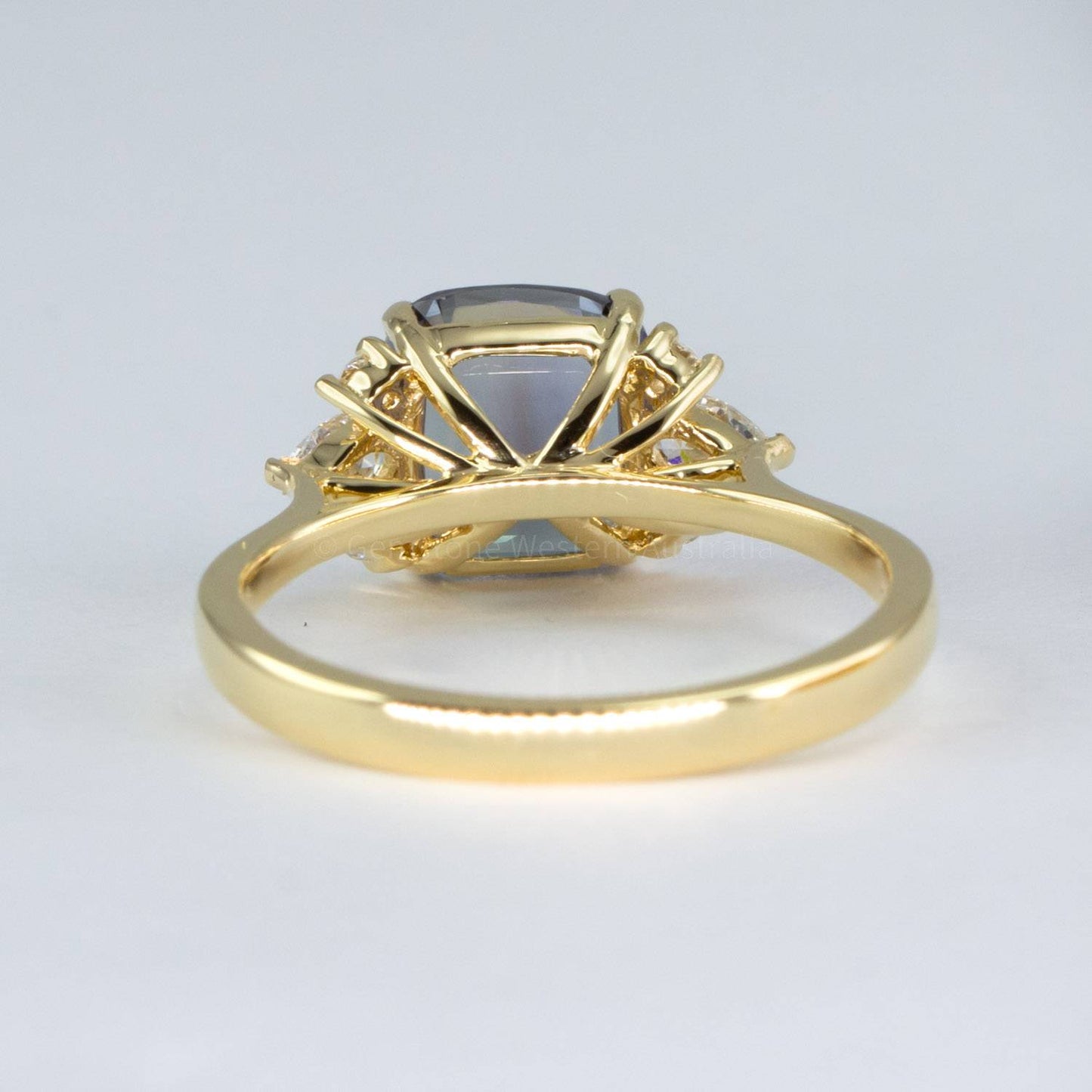 Natural Tanzanite and Diamonds Ring in 18K Yellow Gold