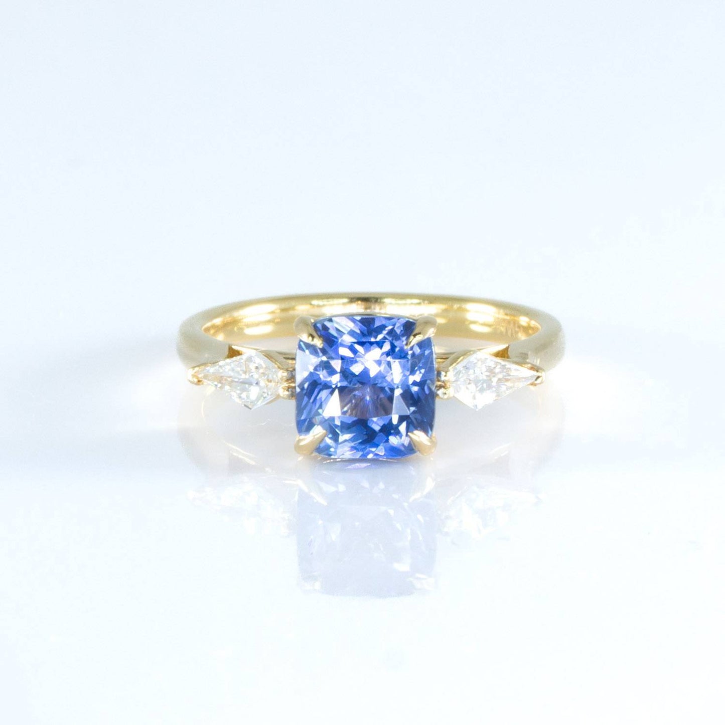 2.74CT Natural Sapphire Diamond Kite Ring in 18K Gold
