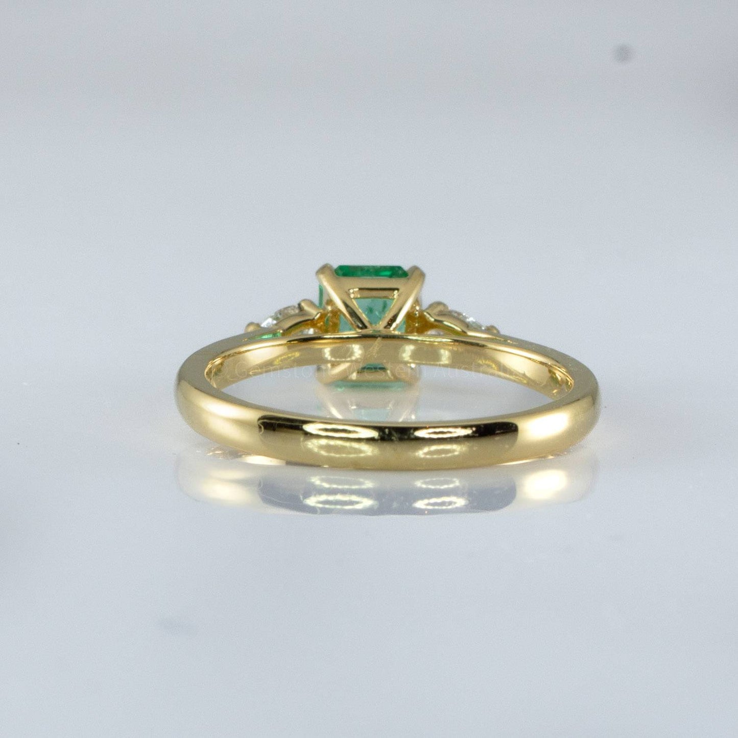 Emerald-Cut Emerald and Diamonds Ring in 18K Gold