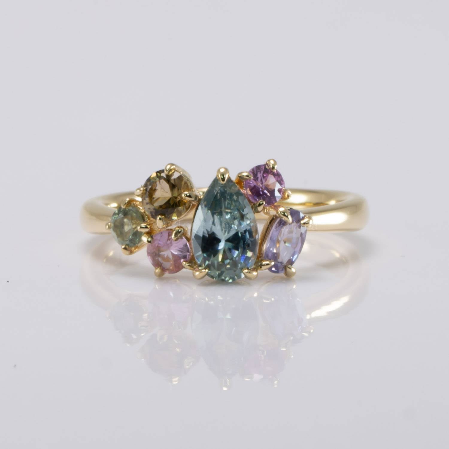 Pear Shape Teal Sapphire in 18K Yellow Gold