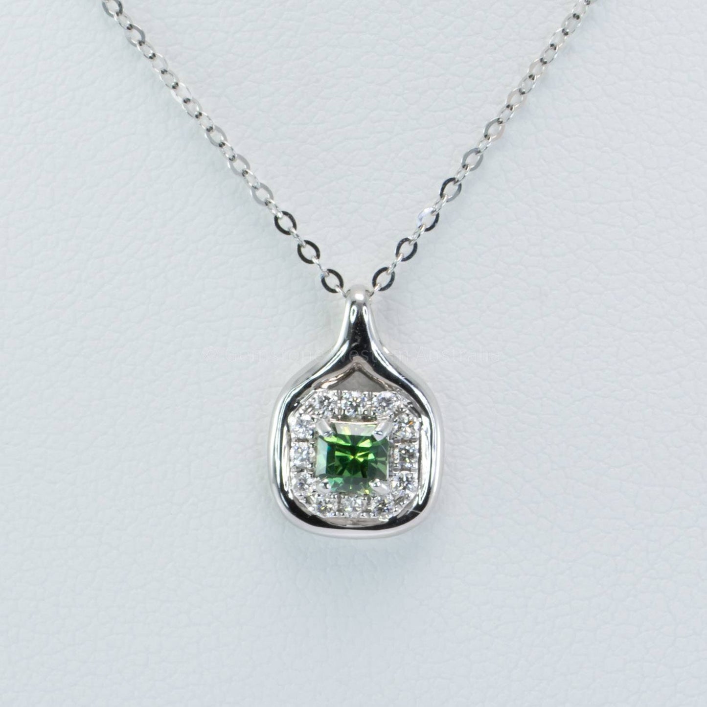 18K White Gold Alexandrite Pendant | Natural Alexandrite and Diamonds Pendant
