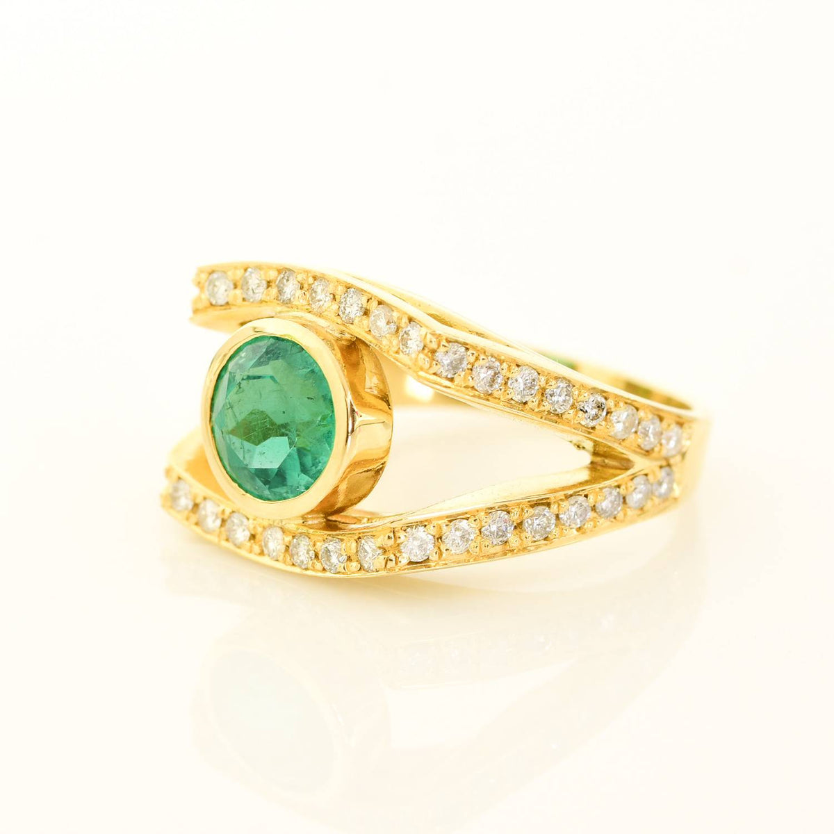 Colombian Emerald and Diamond State Ring 18K Yellow Gold