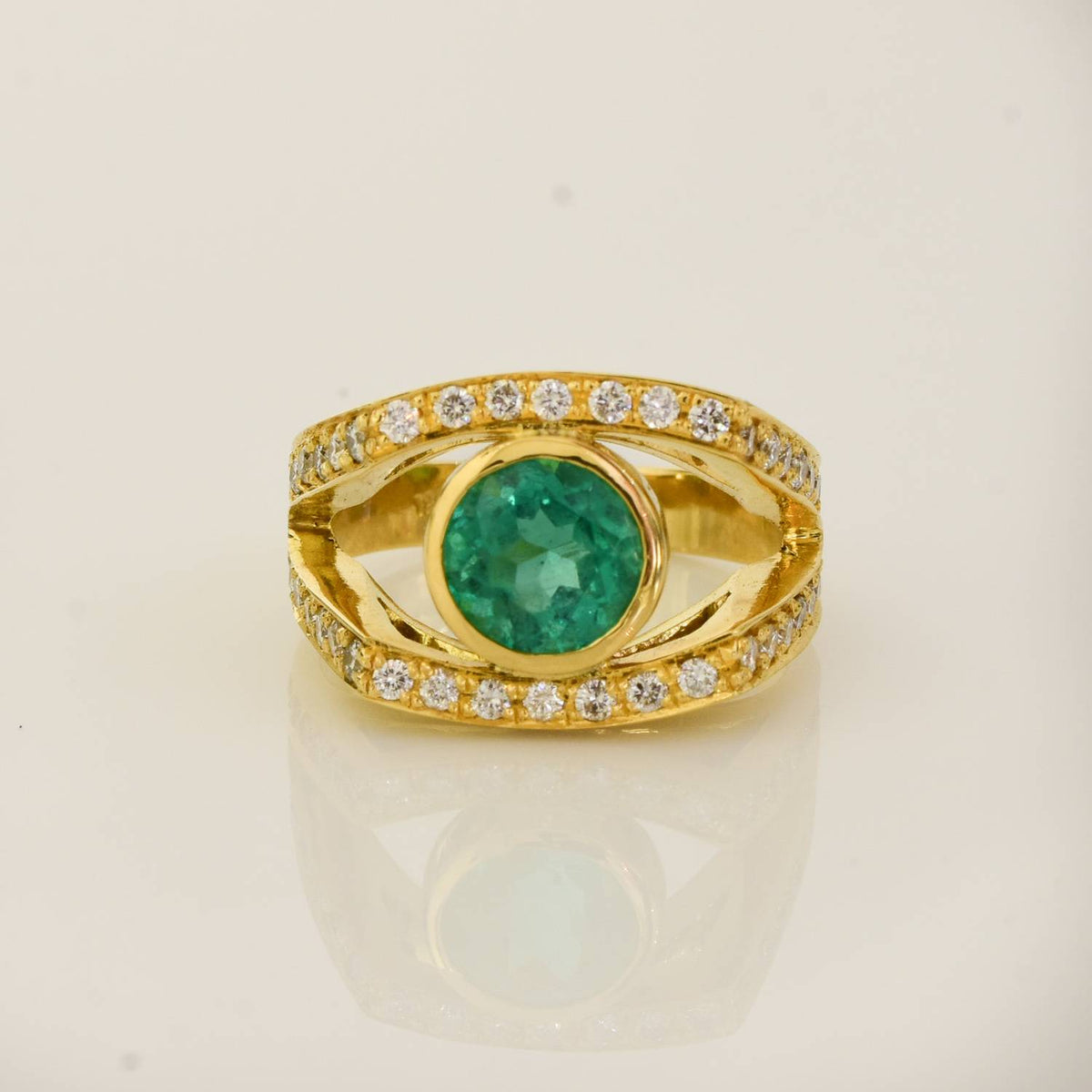 Colombian Emerald and Diamond State Ring 18K Yellow Gold