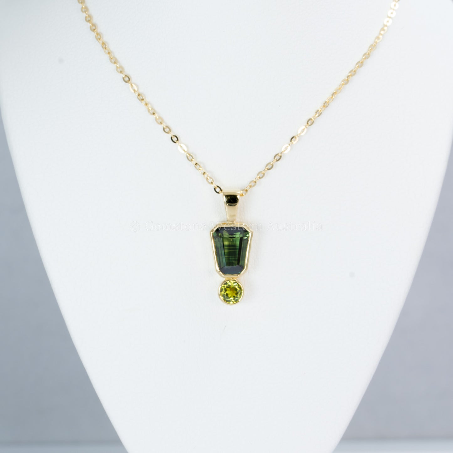 Australian Sapphire Pendant in 18K Yellow Gold