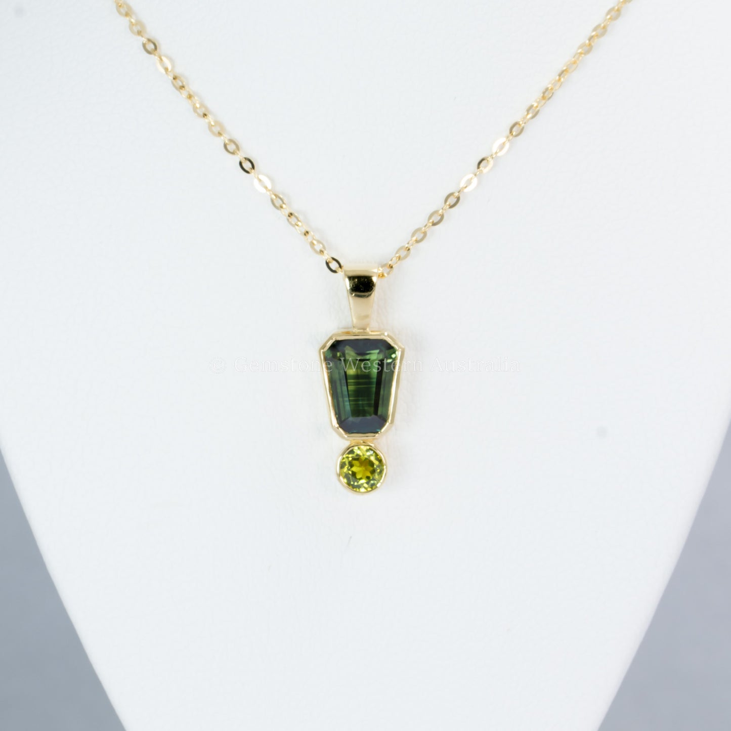Australian Sapphire Pendant in 18K Yellow Gold