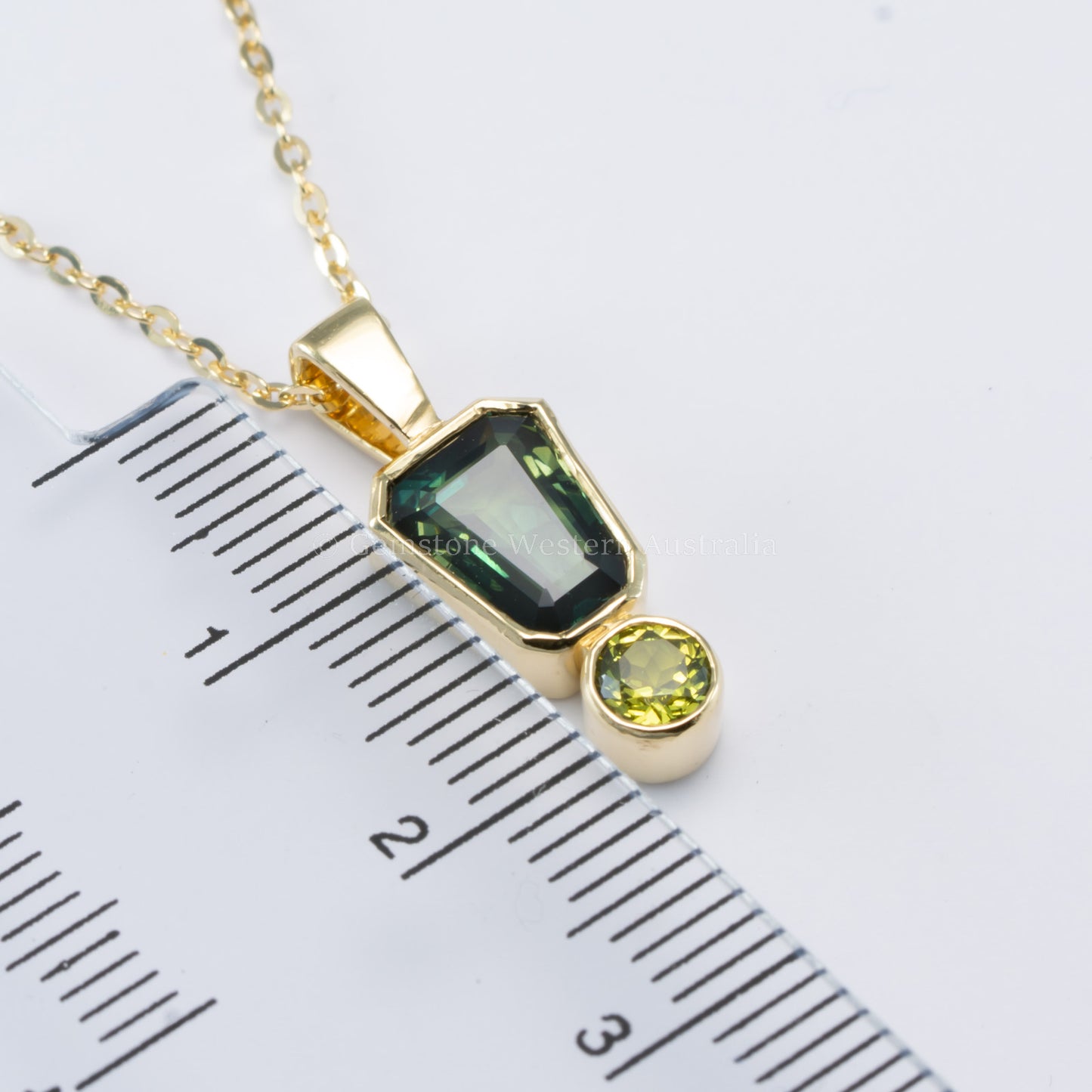Australian Sapphire Pendant in 18K Yellow Gold
