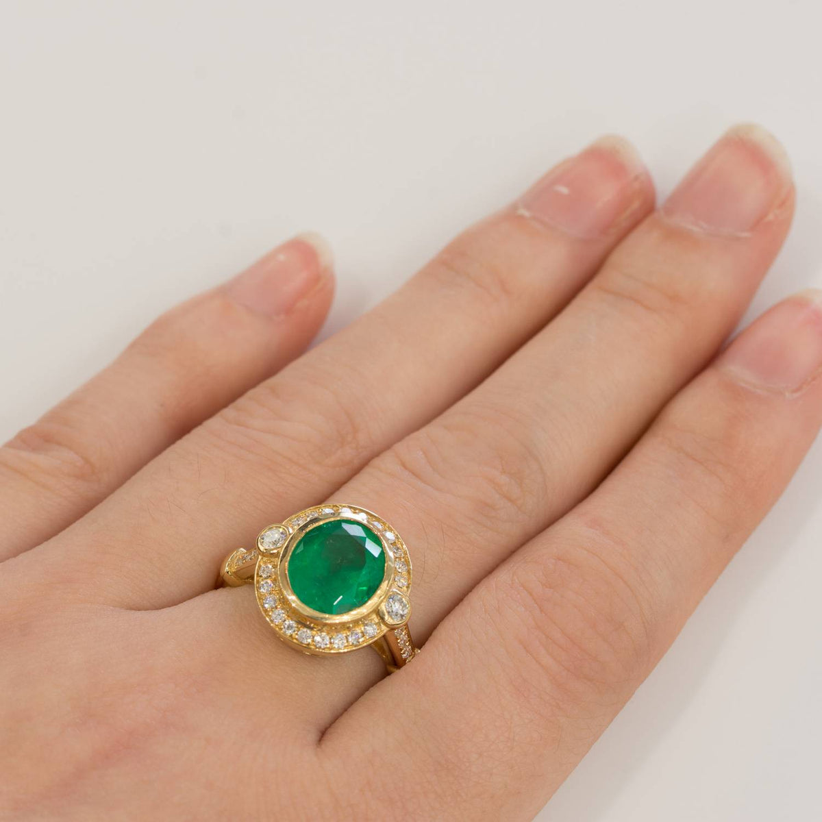 2.5ct Colombian Emerald Diamond Ring