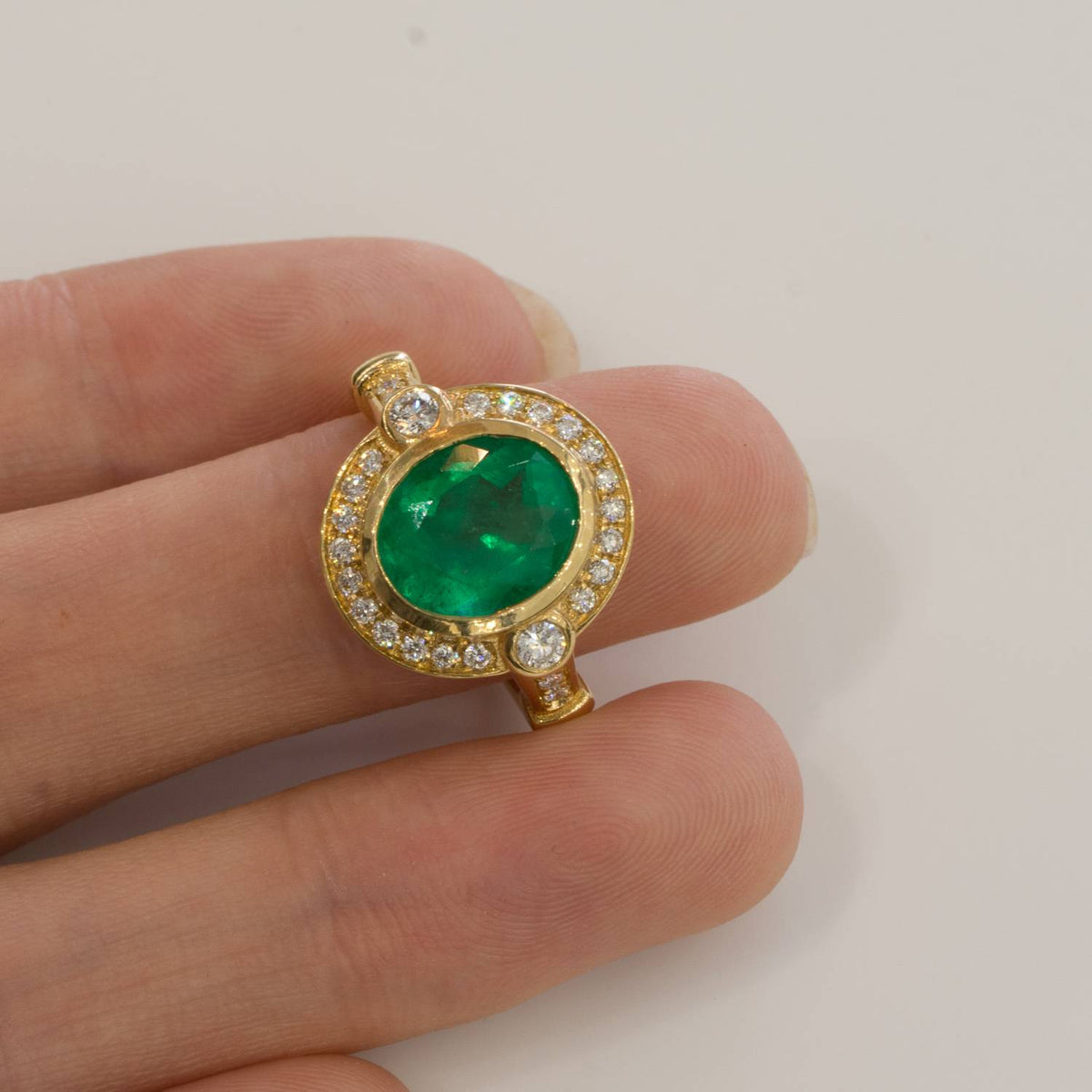 2.5ct Colombian Emerald Diamond Ring