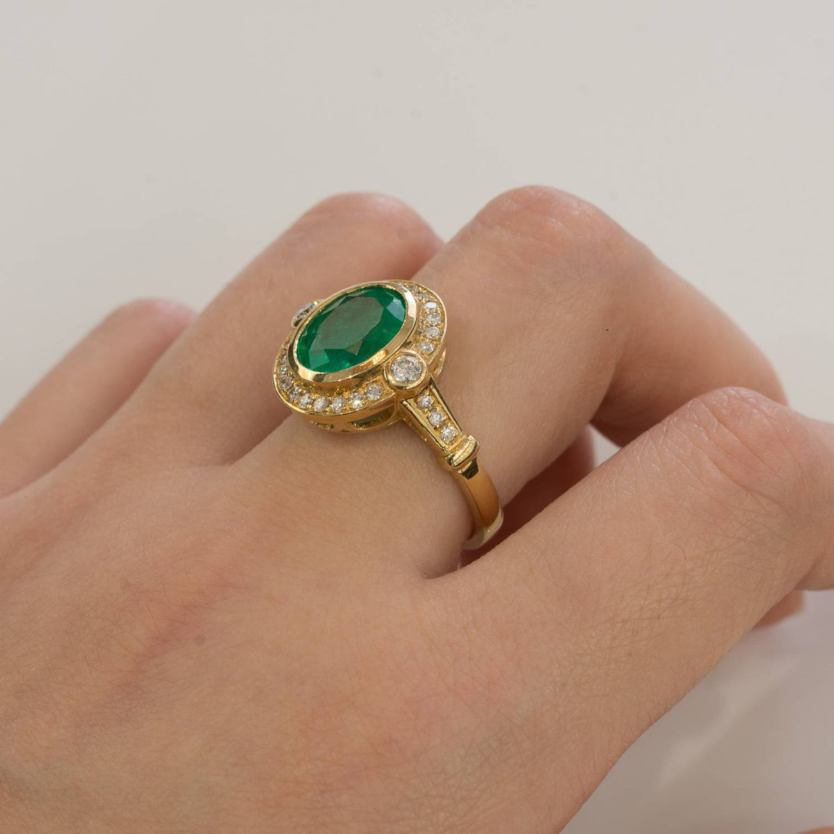 2.5ct Colombian Emerald Diamond Ring