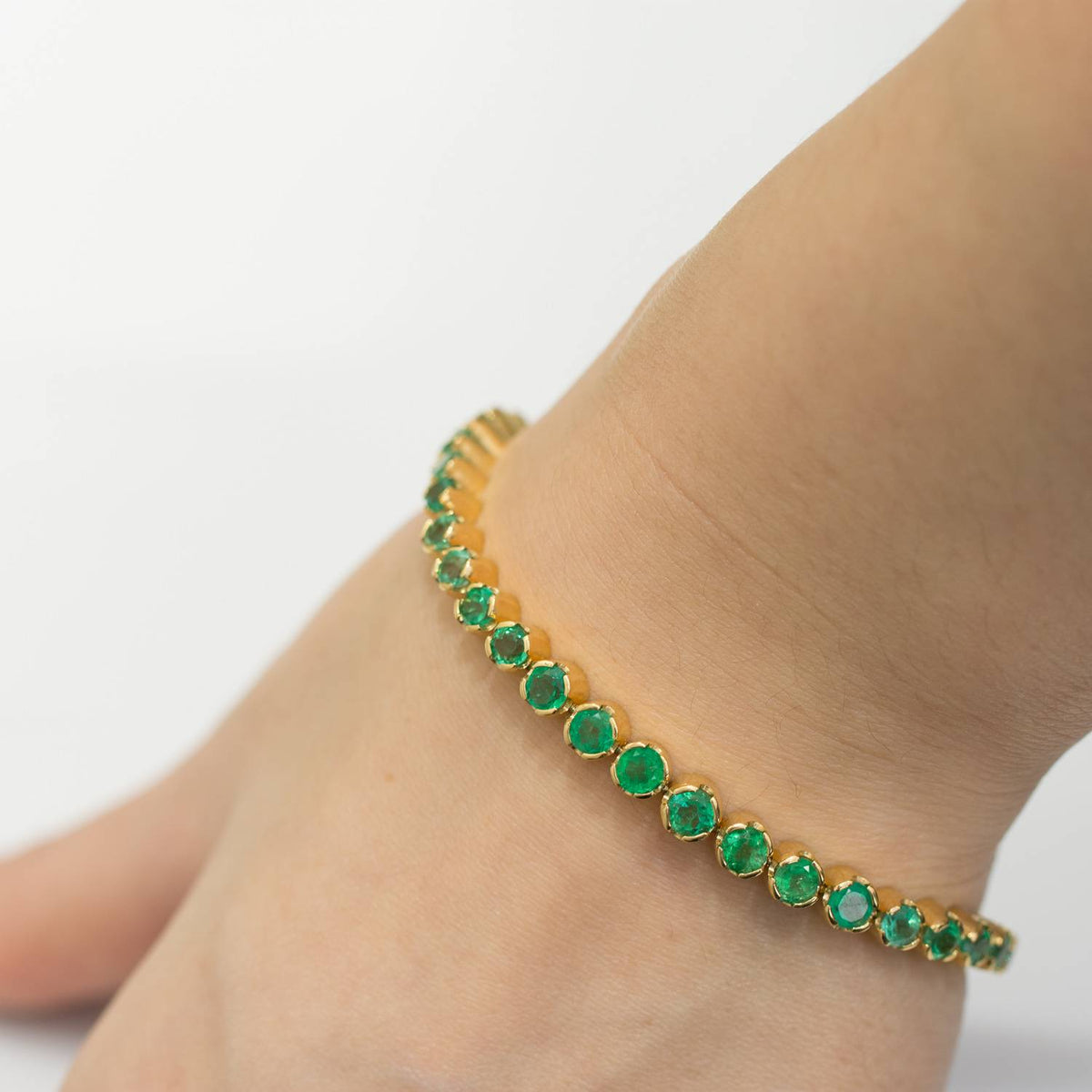 6.82ct Colombian Emerald Tennis Bracelet in 18kt Yellow Gold