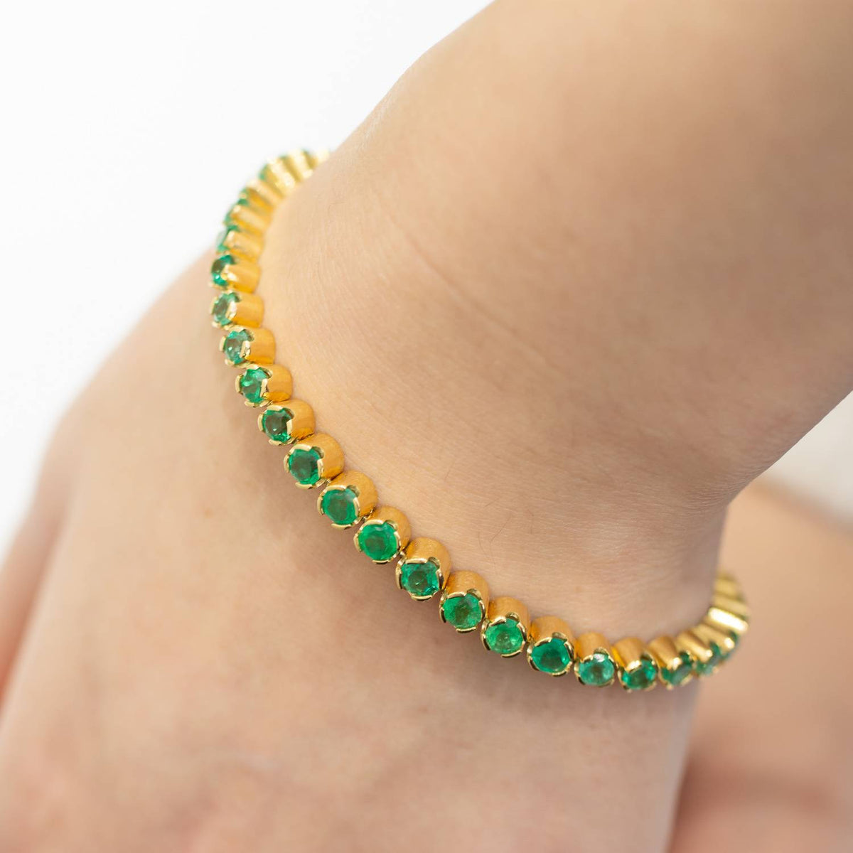 6.82ct Colombian Emerald Tennis Bracelet in 18kt Yellow Gold
