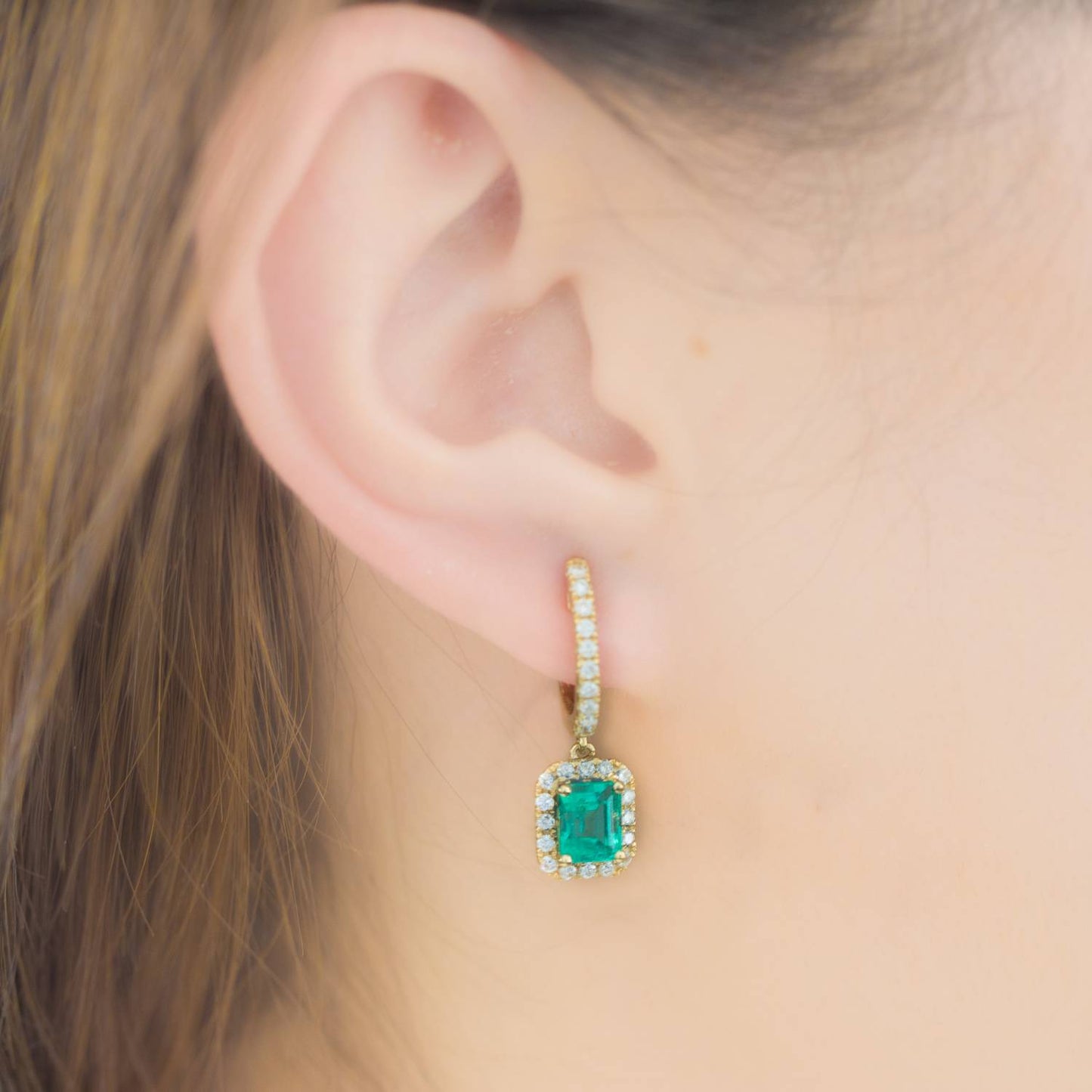 Colombian Emerald Earrings 18k Yellow Gold and Diamond