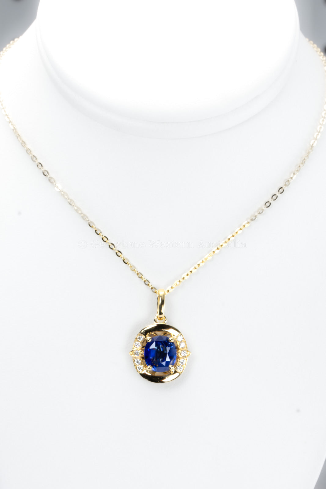 1.57ct Natural Blue Sapphire Pendant Necklace with Diamond Accents in 18K Yellow Gold