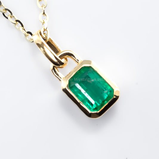 0.41ct Colombian Emerald Pendant in white backgeound