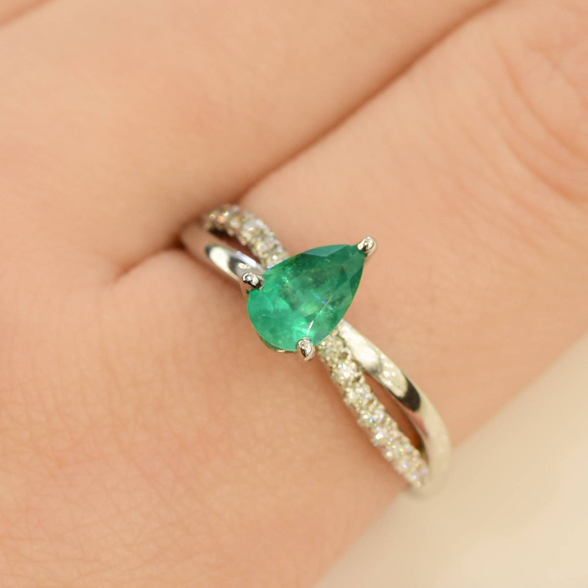 Petite Twisted Vine Colombian Emerald Diamonds Ring