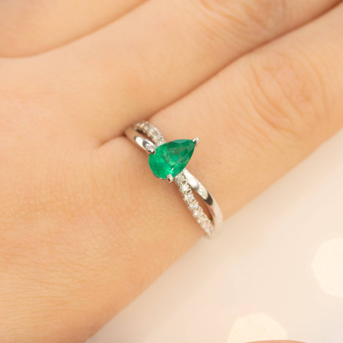 Petite Twisted Vine Colombian Emerald Diamonds Ring