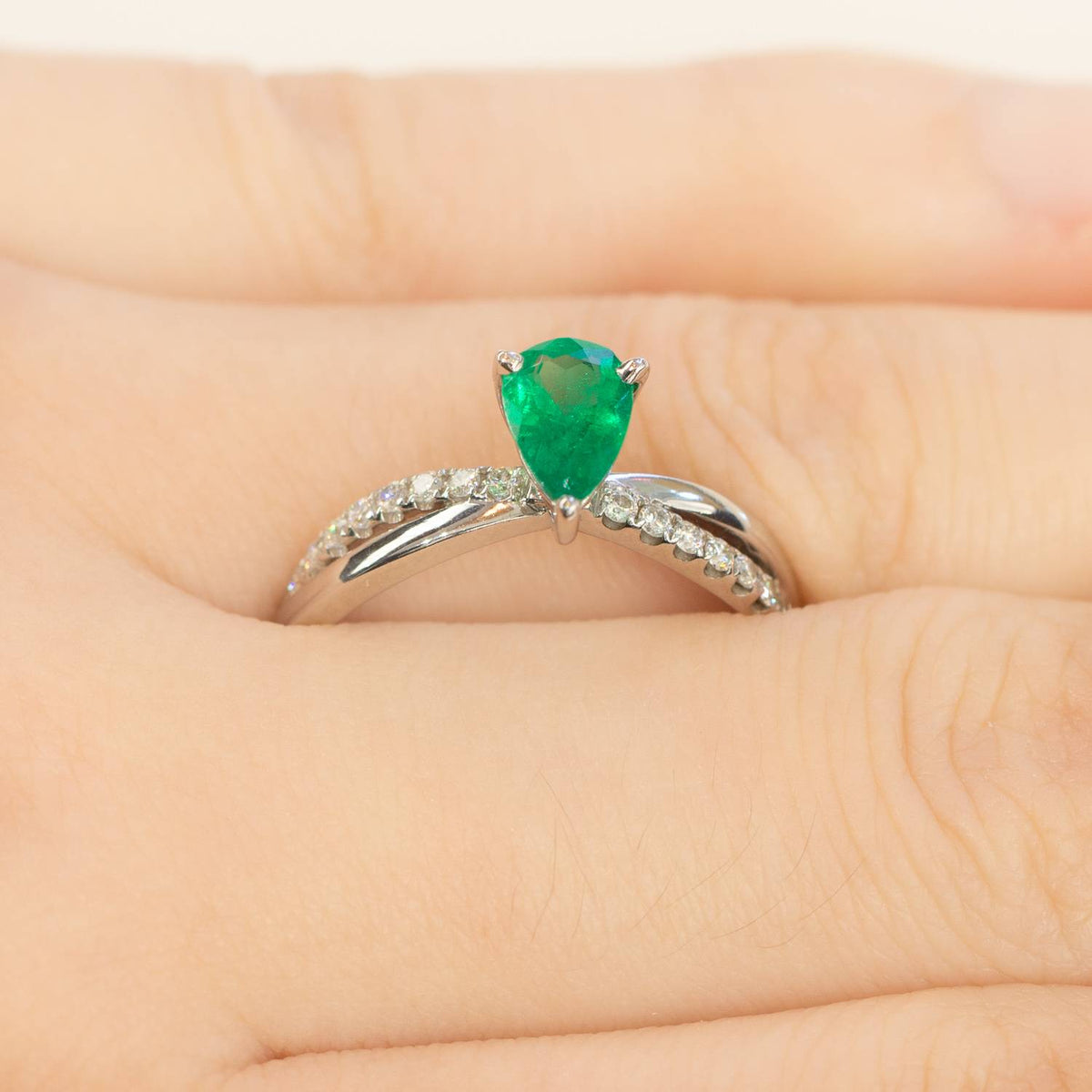 Petite Twisted Vine Colombian Emerald Diamonds Ring
