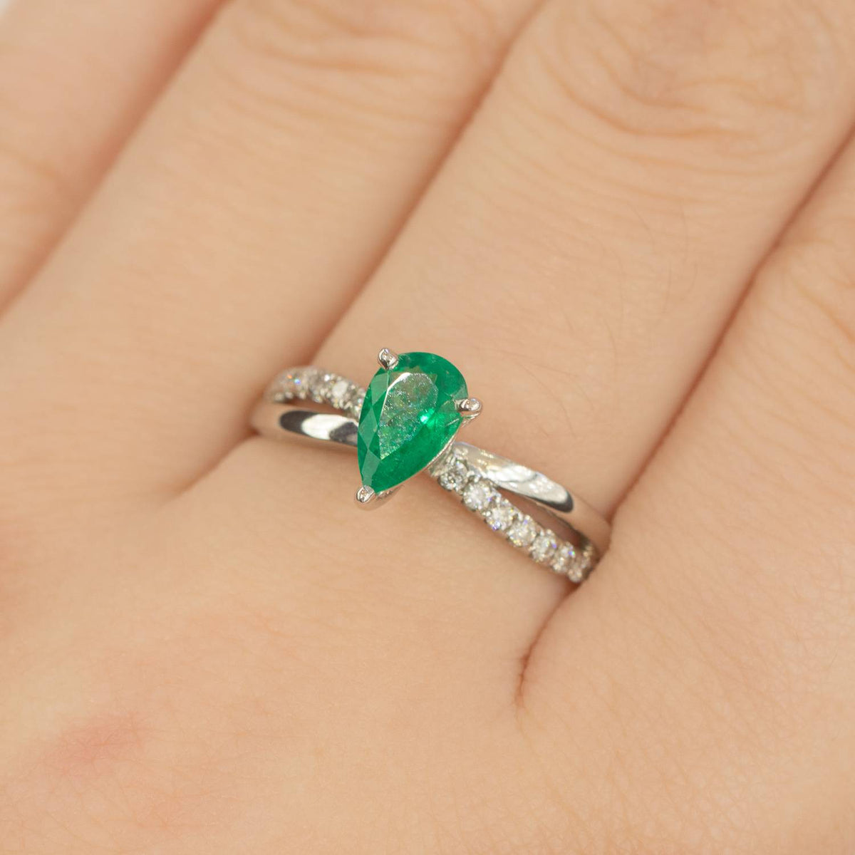 Petite Twisted Vine Colombian Emerald Diamonds Ring