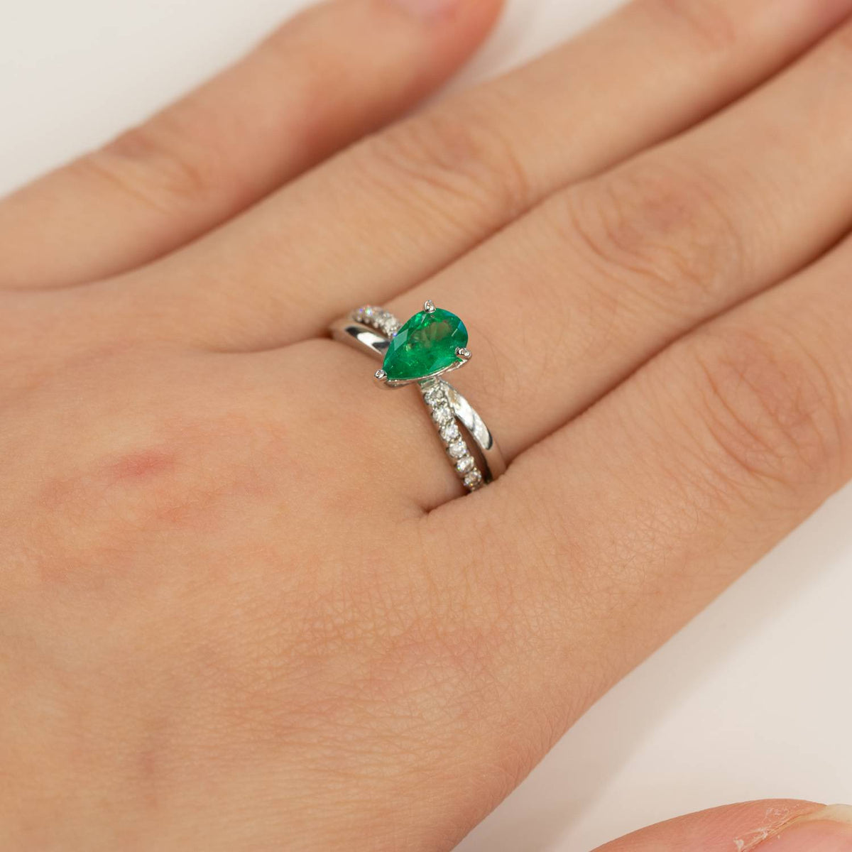 Petite Twisted Vine Colombian Emerald Diamonds Ring