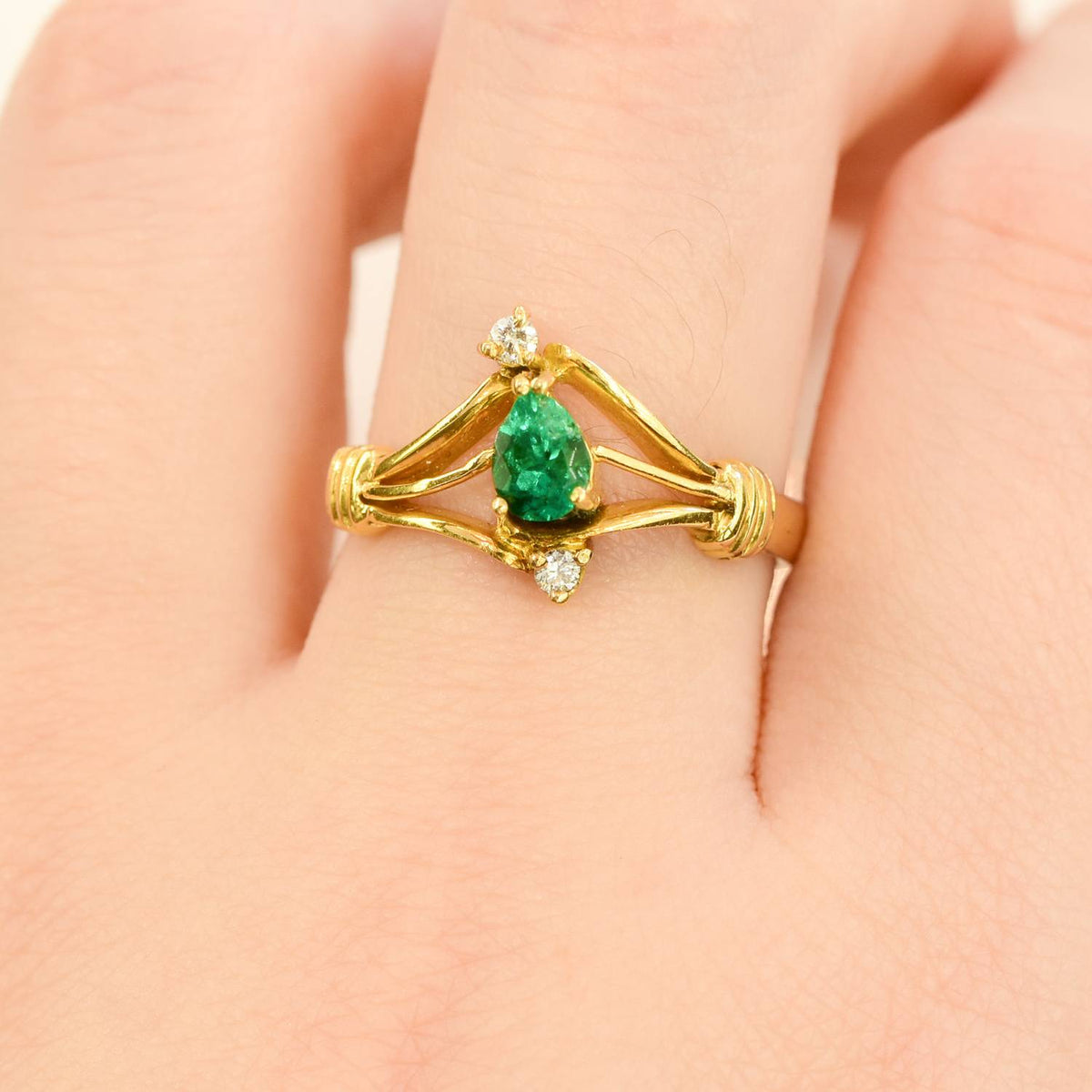 Natural Colombian Emerald and Diamonds Ring 18K Gold