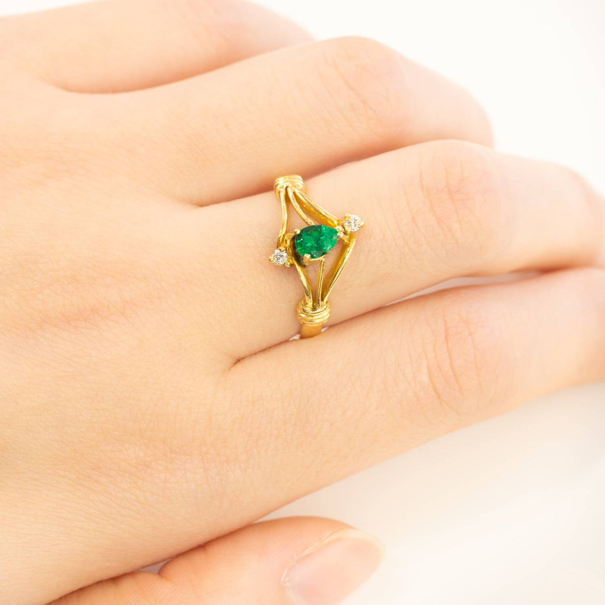 Natural Colombian Emerald and Diamonds Ring 18K Gold