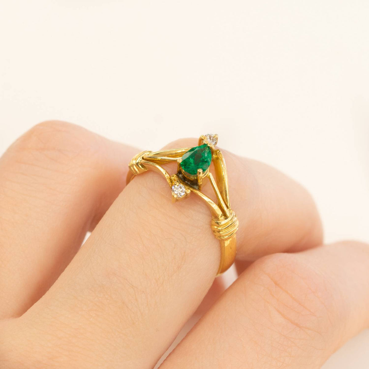 Natural Colombian Emerald and Diamonds Ring 18K Gold