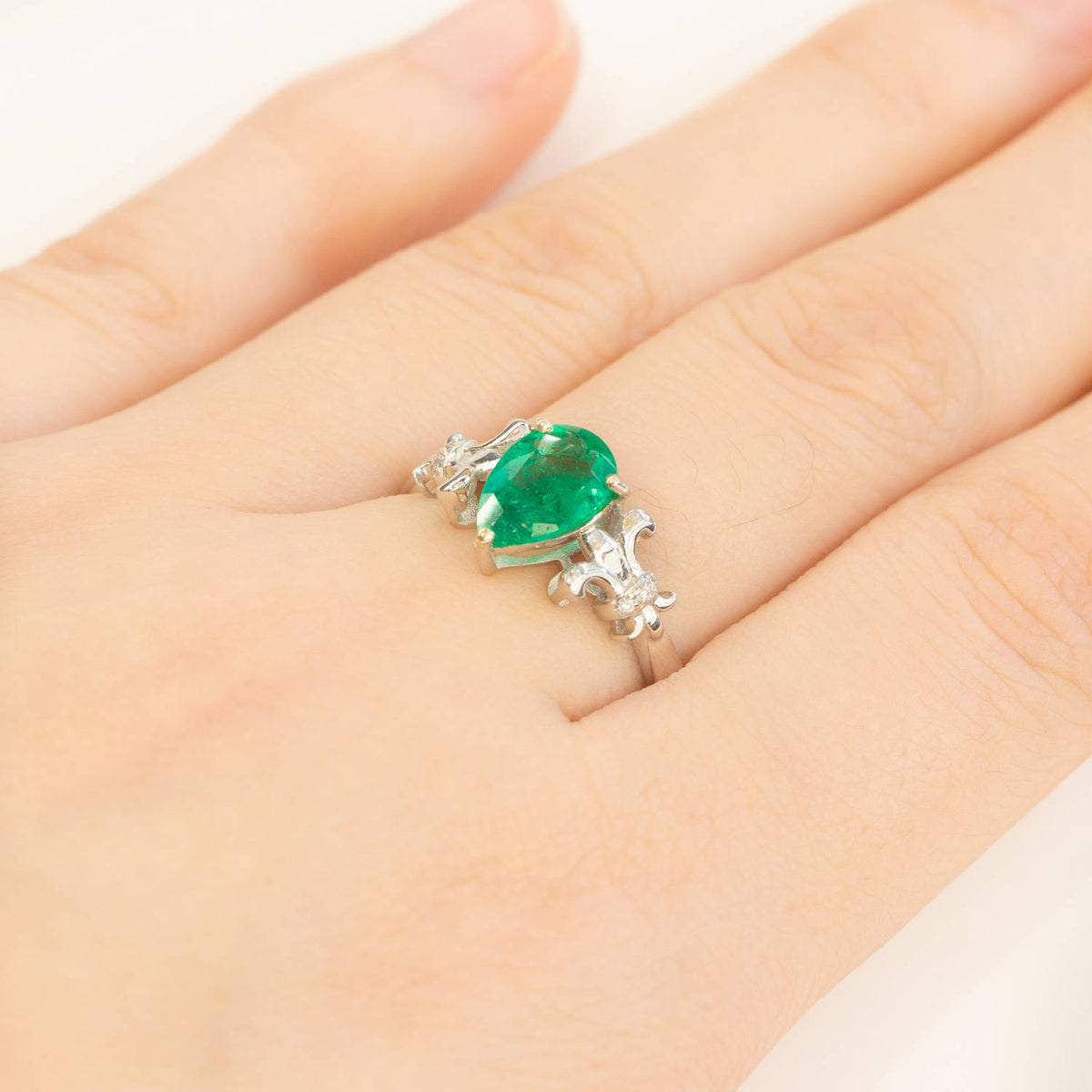 Natural Colombian Emerald Ring 18K