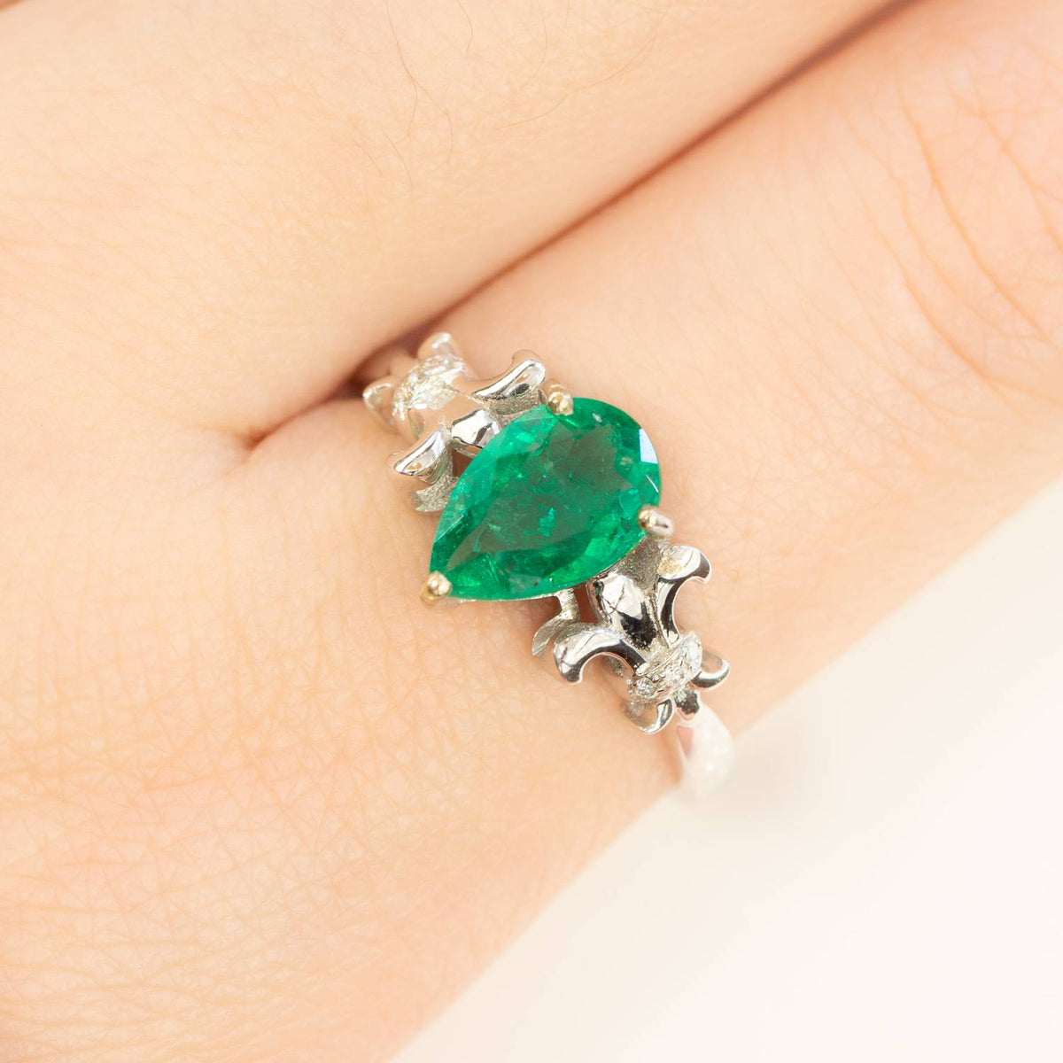 Natural Colombian Emerald Ring 18K