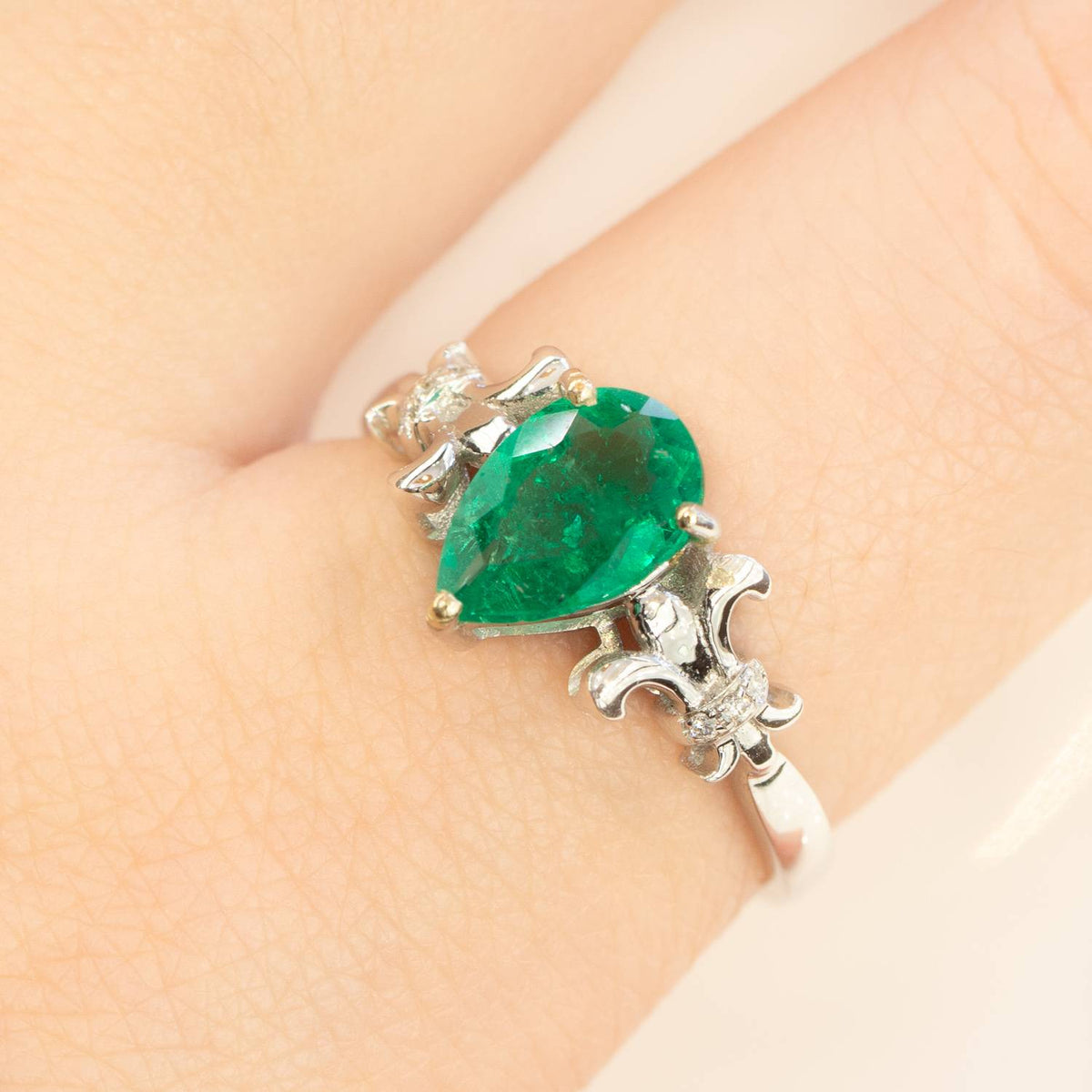 Natural Colombian Emerald Ring 18K