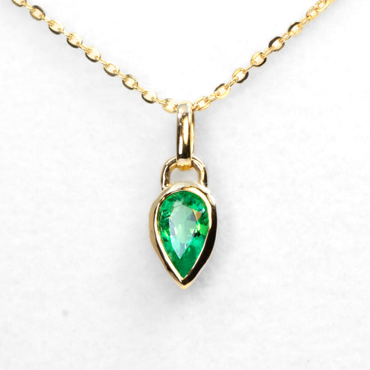Pear-Shaped Colombian Emerald Gold Pendant