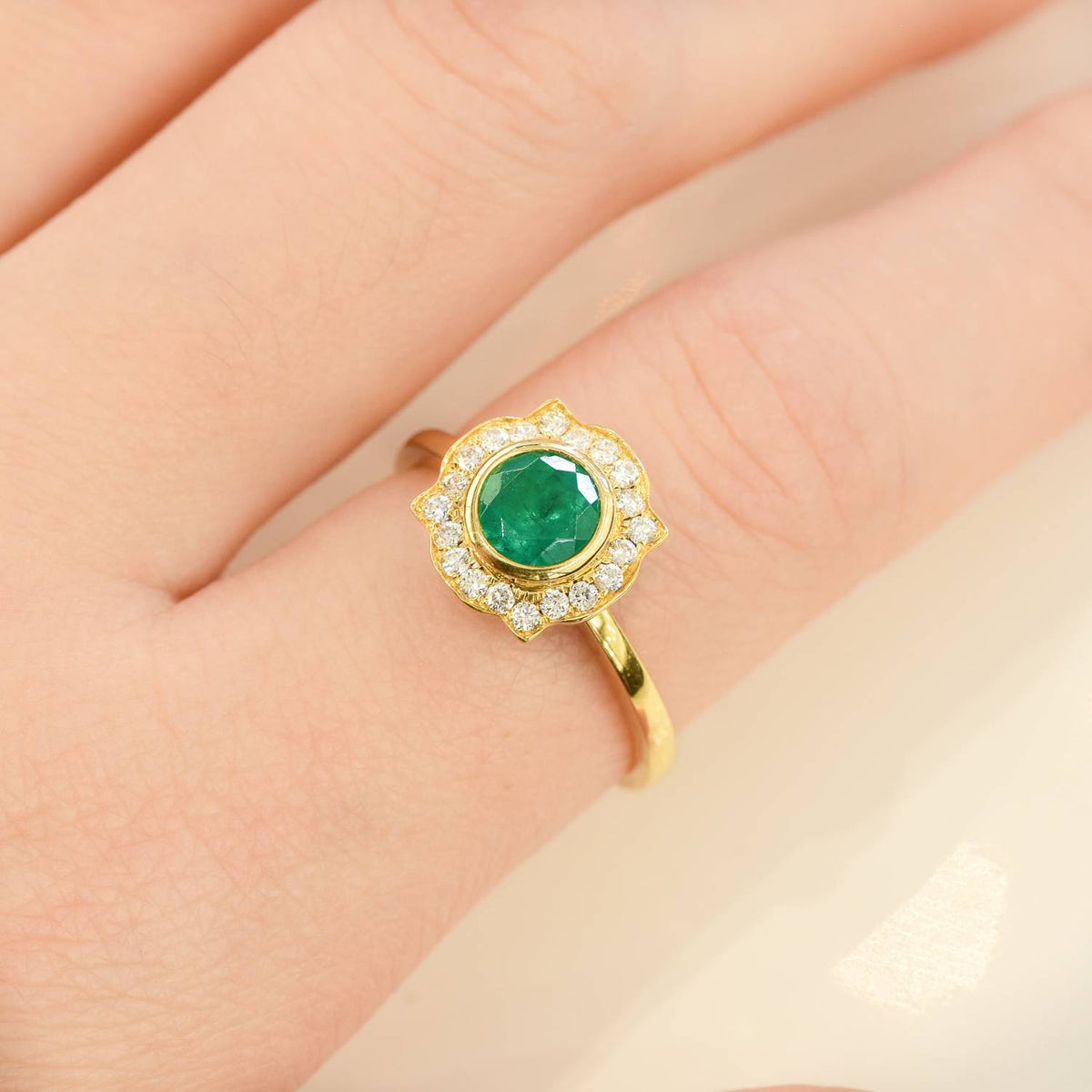 Colombian Emerald Halo Ring Antique Frame in 18ct Gold