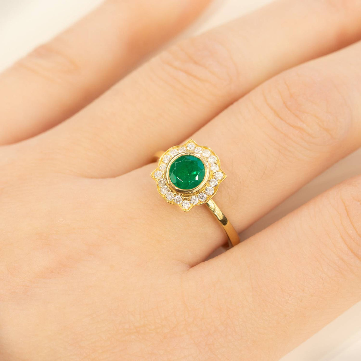 Colombian Emerald Halo Ring Antique Frame in 18ct Gold