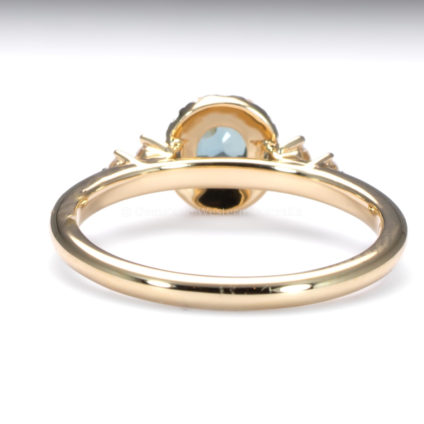 Alexandrite Halo Ring in 18K Yellow Gold