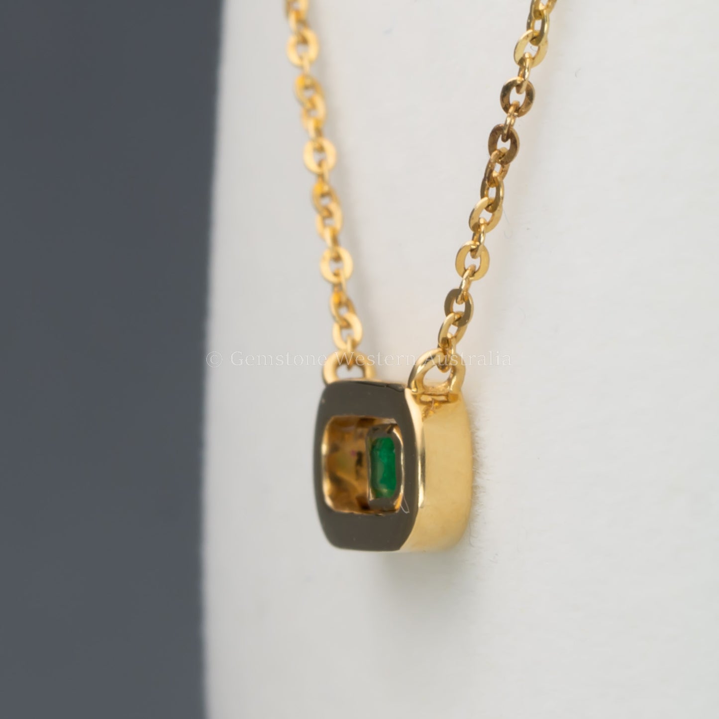 Sliding Emerald Pendant in 18K Yellow Gold