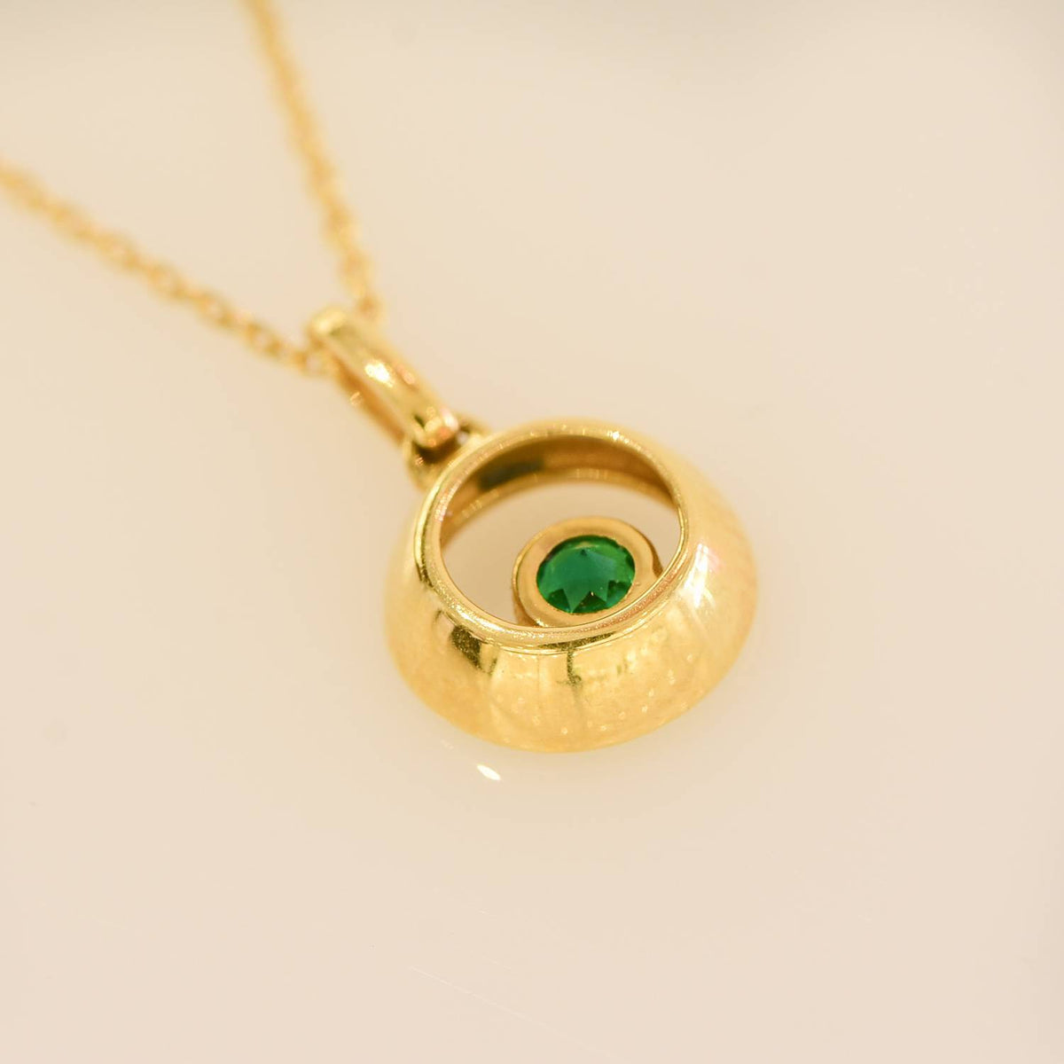 Colombian Emerald Pendant and Chain in 18K Yellow Gold