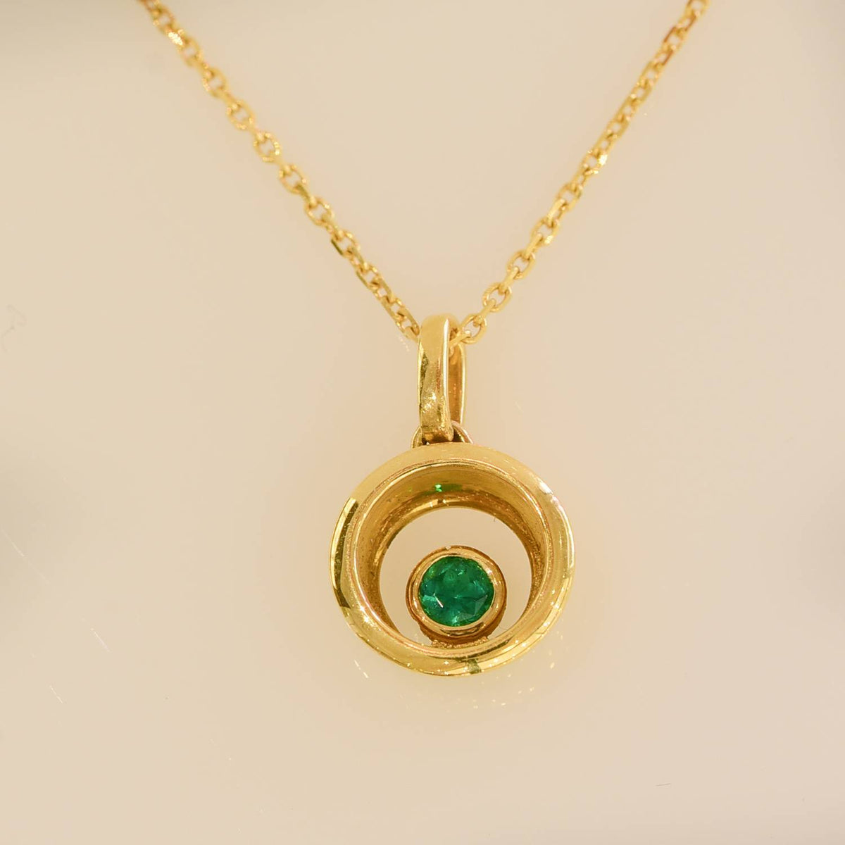 Colombian Emerald Pendant and Chain in 18K Yellow Gold
