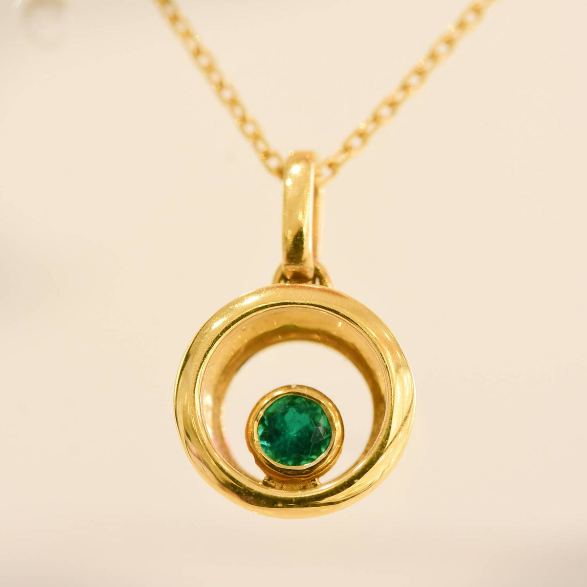 Colombian Emerald Pendant and Chain in 18K Yellow Gold