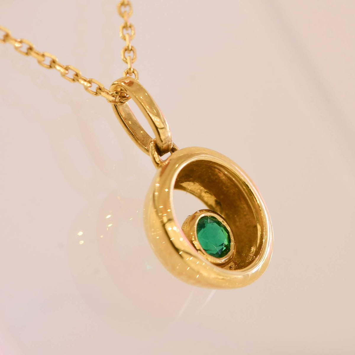 Colombian Emerald Pendant and Chain in 18K Yellow Gold