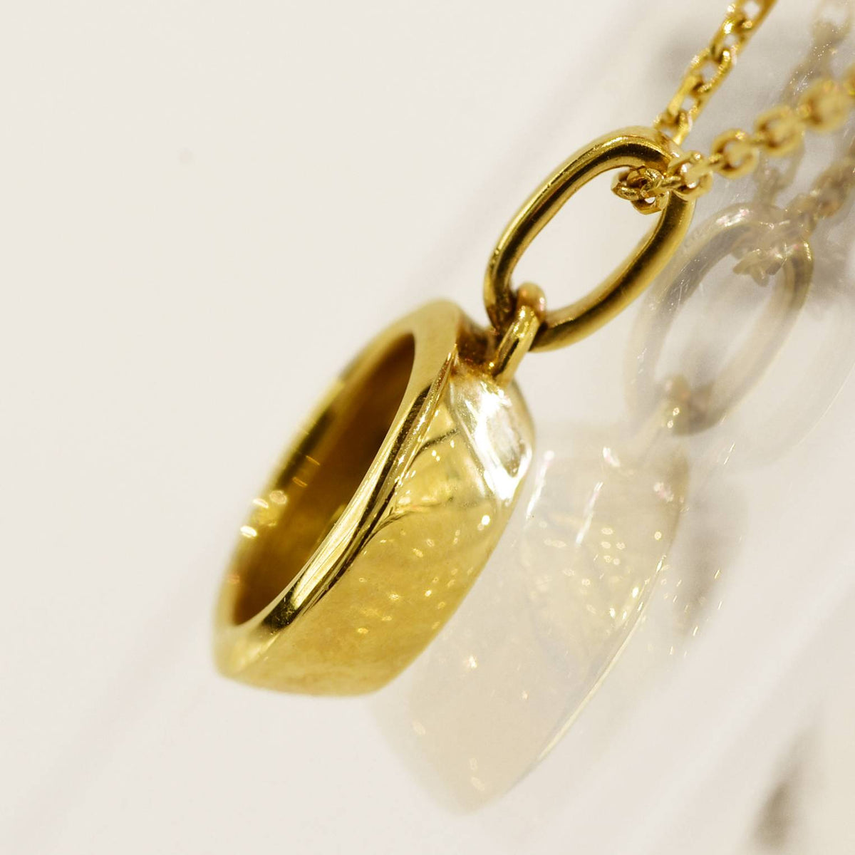 Colombian Emerald Pendant and Chain in 18K Yellow Gold