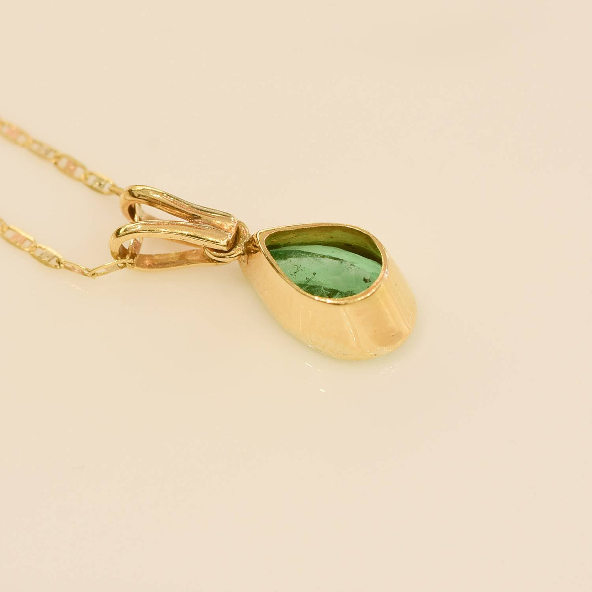 Pear Cut Colombian Emerald Pendant in 18K Gold