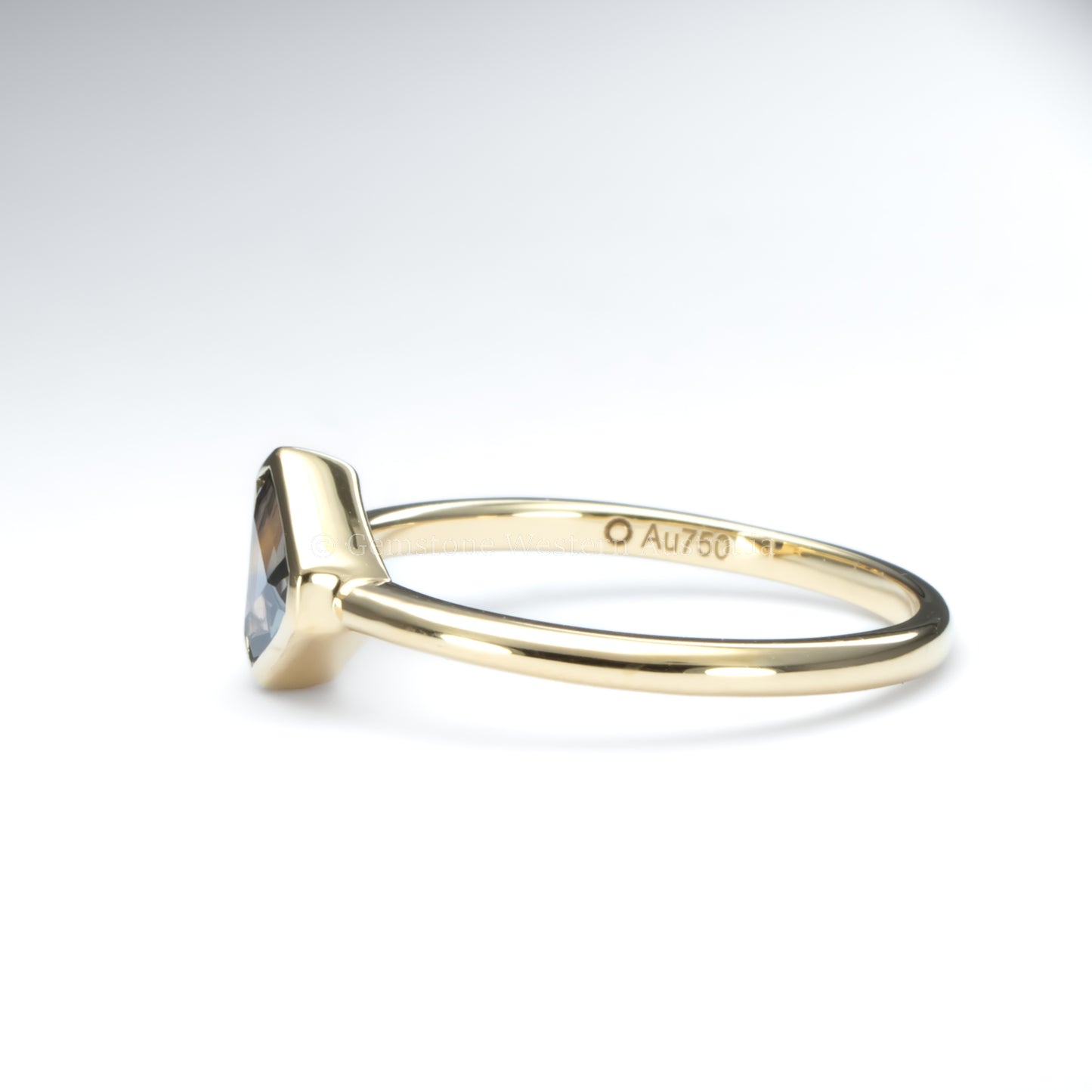 Asymmetrical Sapphire and Diamond Ring in 18K Yellow Gold