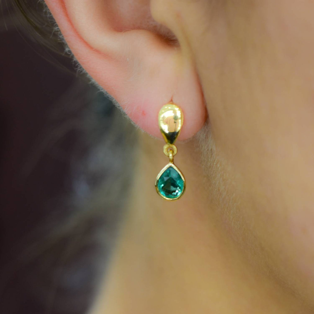 Pear Cut Colombian Emerald Dangling Earrings 18K Yellow Gold