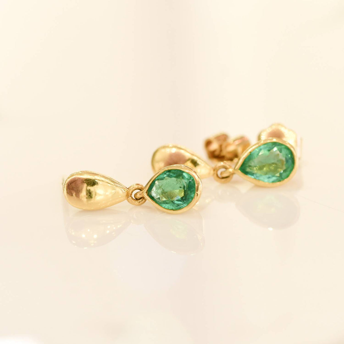 Pear Cut Colombian Emerald Dangling Earrings 18K Yellow Gold